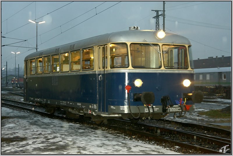 Mit neuer Lackierung pr�sentierte sich heute der Uerdinger Schienenbus 8081 055 (5081 055) in Knittelfeld.Anschlie�end fand die �berstellfahrt nach Fehring statt. 12.12.2008
