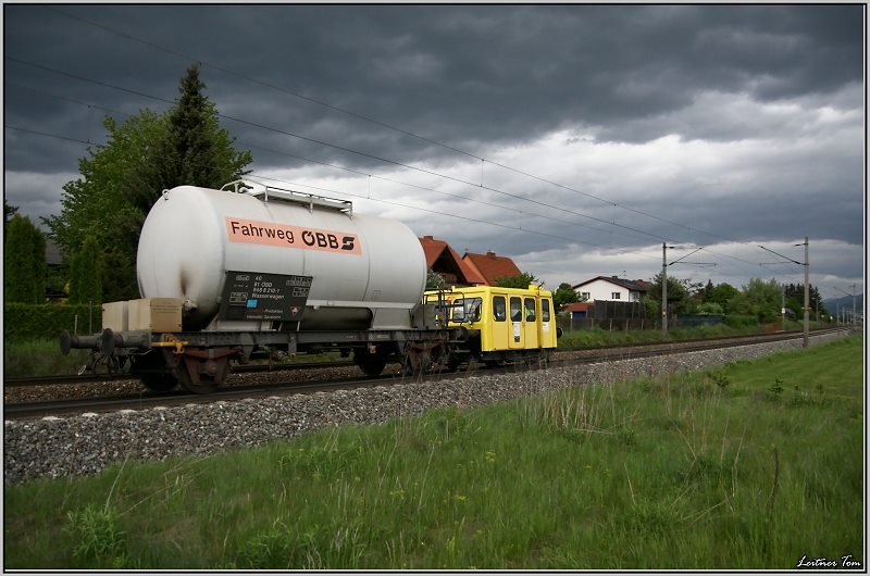Mit schwerer Last fhrt eine Draisine X 626 von Zeltweg nach Knittelfeld.Ich bin eigentlich kein Freund von Nachschssen hab das Bild aber wegen der Wolkenstimmung hochgeladen ;-)
Zeltweg 17.05.2008