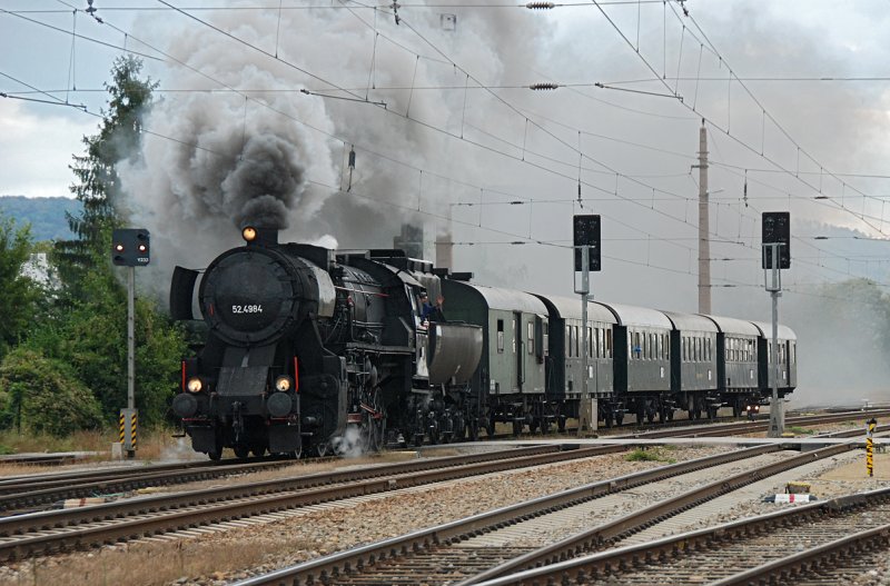 Mit Volldampf geht's wieder zurck nach Erstbrunn. Korneuburg, am 11.10.2009.