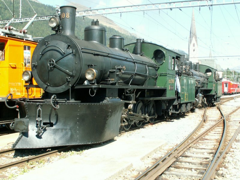 Mittagspause in Davos.Nach der anstrengenden Fahrt ber den Wolfgangpass haben die beiden Loks 108 und 107 auch eine Pause verdient.16.09.07