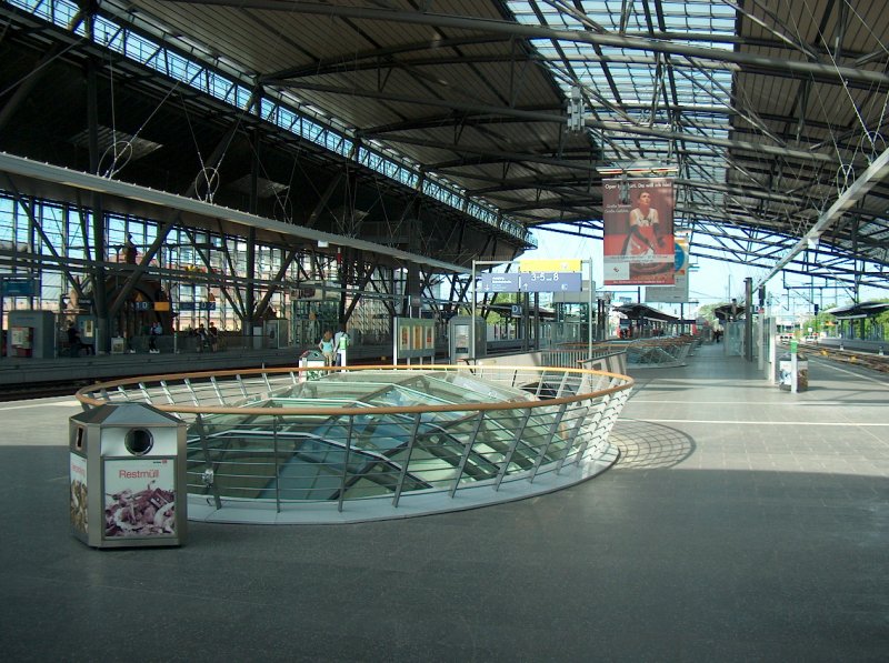 Mittelbahnsteig in Erfurt Hbf; 10.05.2009