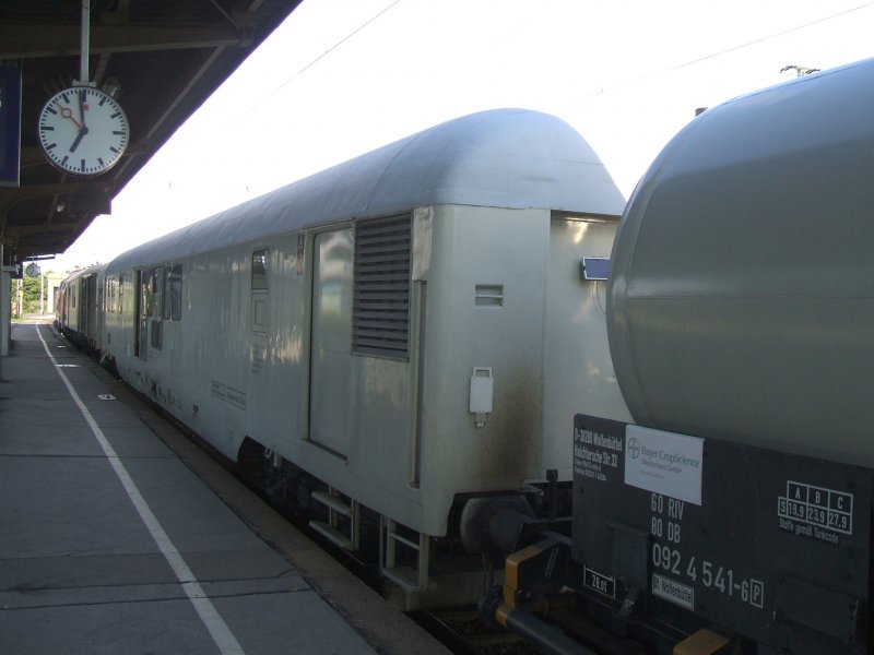 Mittelwagen des Dngemittel-Zuges,der Zug besteht aus 2 Dieselloks der BR 225,einen Mittelwagen,jeweils hinter der Lok
ein Kesselwagen hier auf Gleis 26,in Dortmund Hbf.