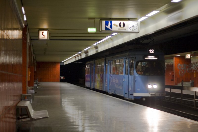 Mittlerweile unbetretbar ist die Haltestelle Danziger Platz. 11.12.