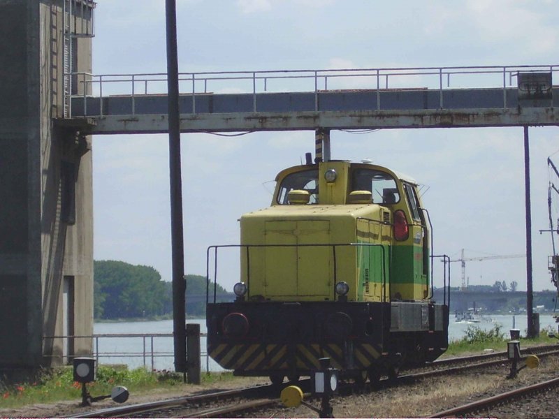 Mittlerweile ist die Unsiped 10 gegen die Unsiped 13 getauscht worden.Vor einigen Wochen zeigte sie sich noch beim rangieren im Wormser Hafen.