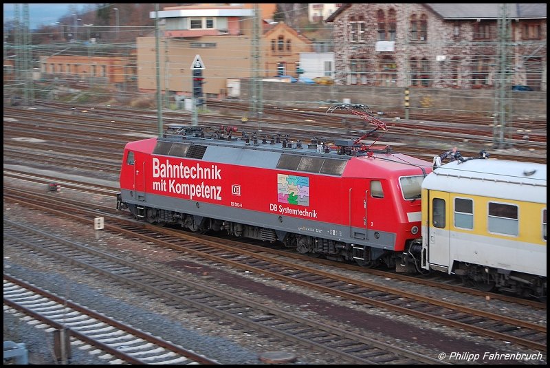 Mitzieher von 120 502-0: Sie schob am 05.12.07 ST 92220 von Nrdlingen nach Aalen, aufgenommen bei der Einfahrt in den Aalener Bahnhof.