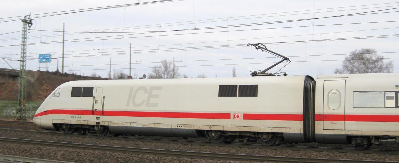 Mitzieher auf den 402 043-4 der gerade als ICE 680 aus Mnchen Hbf in Hamburg-Harburg Einfhrt. Ziel ist Hamburg-Altona.