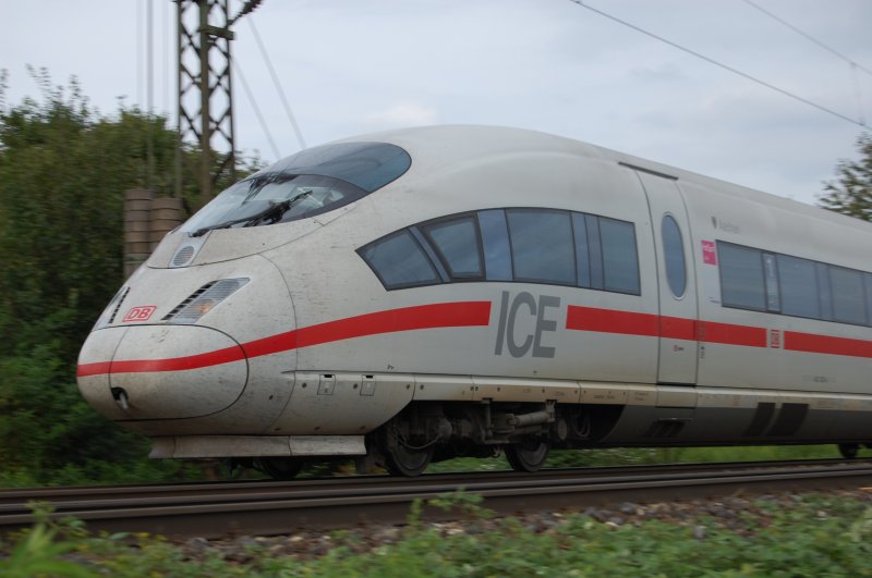 Mitzieher auf 403 028-4  Aachen . Aufgenommen am 31.7.2009 auf der Filsbahn bei km 25,4.
