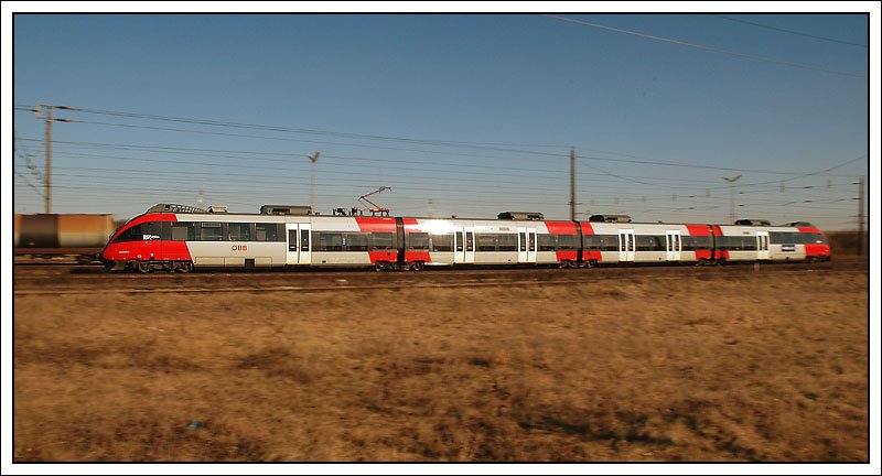 Mitzieher bei einem Zweisystemtalent 4124, der als REX 7620 (Bratislava-Petrzalka -Wien) am 3.2.2008 gerade aus Gramatneusiedl ausfhrt.