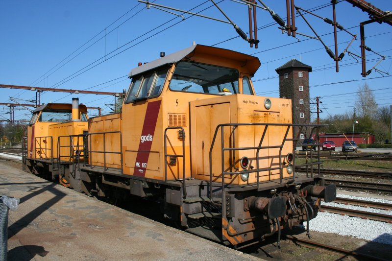 MK 617 der DSB steht abgestellt in Fredericia am 21.4.2008.