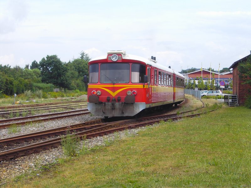 ML der Vestbanen erreicht nach Ausfahrt aus Varde Vest gleich sein Endziel Varde