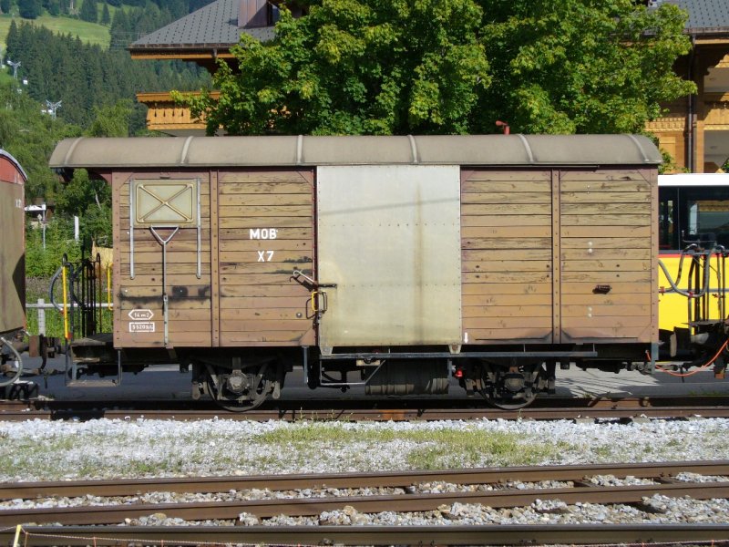 MOB - Abgestellter Dienstwagen X 7 im Bahnhofsareal von Schnried am 29.07.2007
