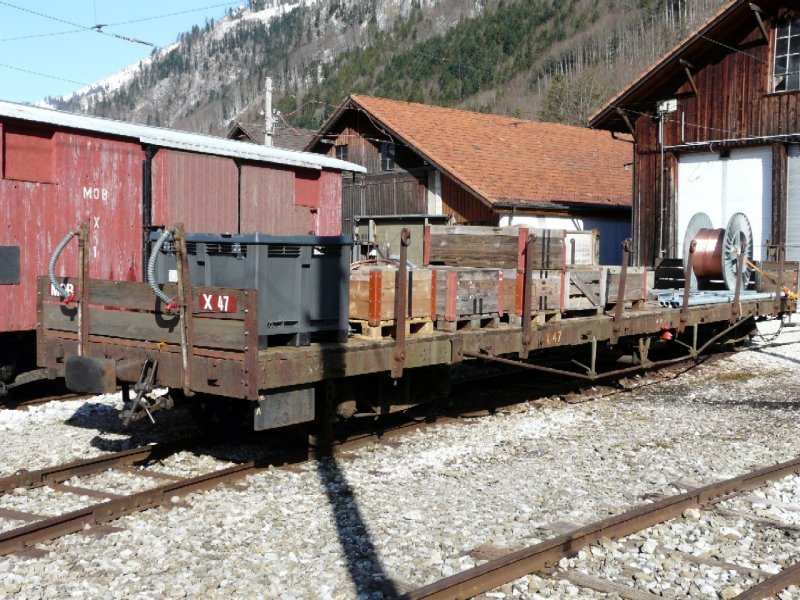 MOB - Dienstwagen X 47 im Bahnhofsareal von Montbovon am 29.03.2008