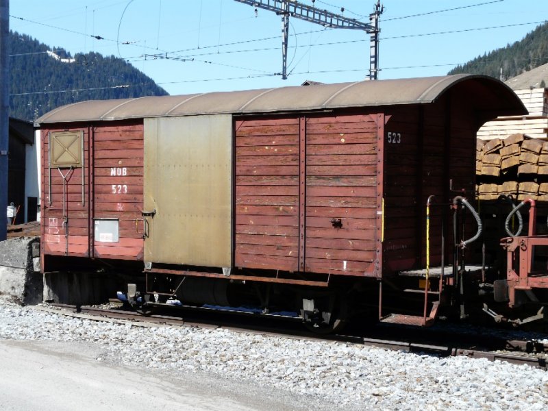 MOB - Gterwagen Gk 523 im Bahnhofsareal von St.Stephan am 29.03.2008