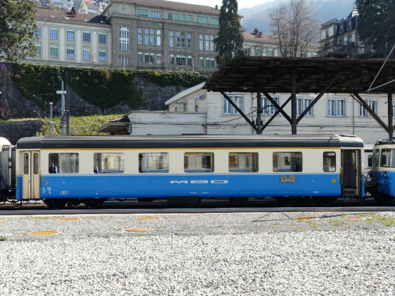 MOB -  Personenwagen 1 Kl. A 106 im MOB Bahnhofsareal von Montreux am 05.04.2008