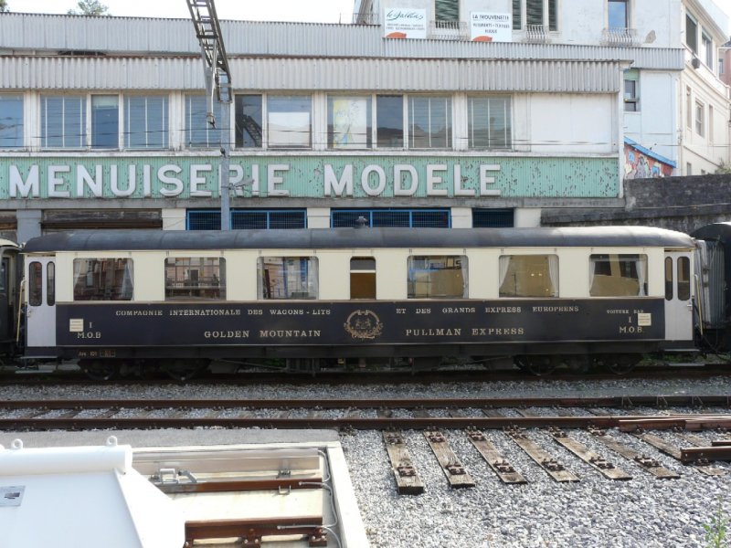 MOB - Salonwagen Ars 101 abgestellt im Bahnhofsareal von Montreux am 05.04.2008