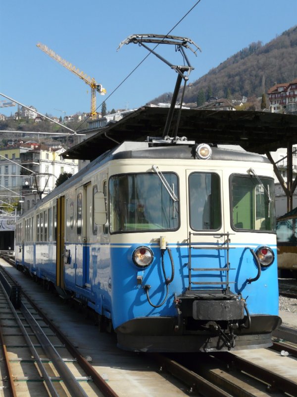 MOB -  Triebwagen ABDe 8/8 4002 im Bahnhofsareal von Montreux am 05.04.2008