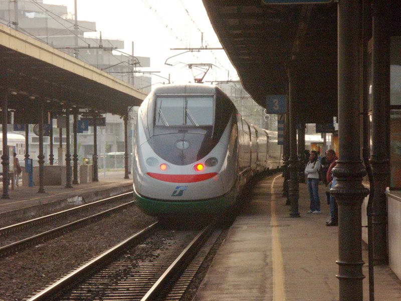 Modena,Intercity (Typ unbekannt)
aufgenommen: 17.09.2006