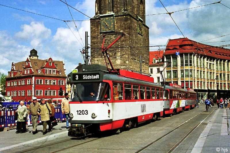 Modernisierter Tatra-Grozug 1203 + 1223 + 223 auf dem Markt (9. Mai 2005)