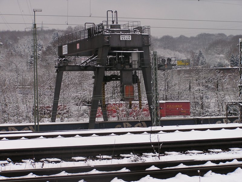 Mohr-Kran auf dem Containerbahnhof Saarbrcken am 28.01.2004.