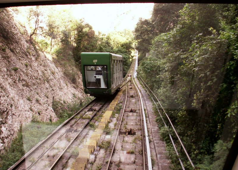 MONISTROL DE MONTSERRAT (Katalonien/Provinz Barcelona), 08.06.2006, Funicular Sant Joan (zu sehen ist die Bahn, die talwärts fährt)