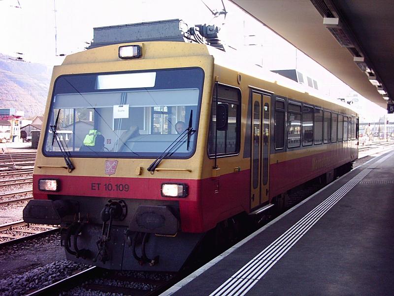 Montafonerbahn Triebwagen, auch als  Dschungelexpress  bezeichnet, als Regionalzug von Feldkirch nach Buchs am 24.10.2005