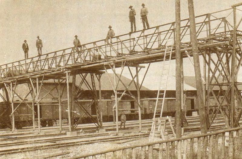 Montagebild des  Bahnsteges  im Jahre 1906