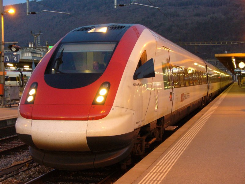 Morgens um 06.30 im SBB Bahnhof von Biel - Bienne .. ICN Niklaus Riggenbach zur Abfahrt Bereit am 11.03.2007