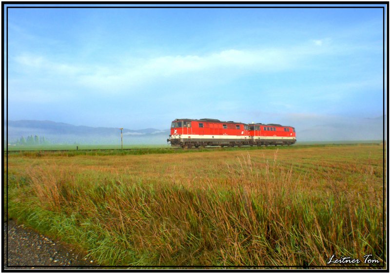 Morgenstund ..... Dieselloks 2143 044 + 64 fahren von Pls nach Zeltweg 13.08.2007