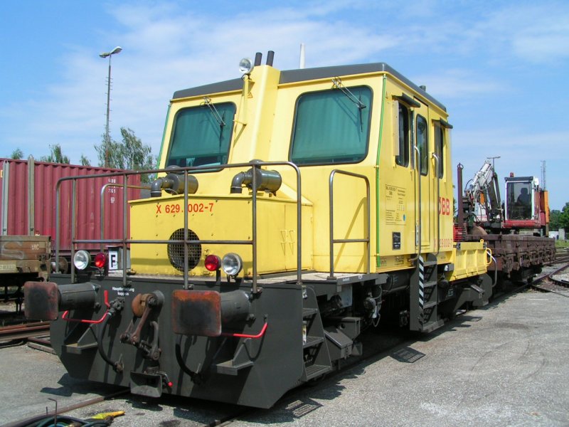 Motorbahnwagen SKL X 629.002-7 wartet am Bhf. RIED i.I. auf seinen nchsten Einsatz 2006-07-23