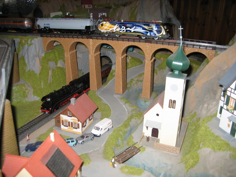 Mozart Taurus 1116 250-0 und Dampflok BR 10 002