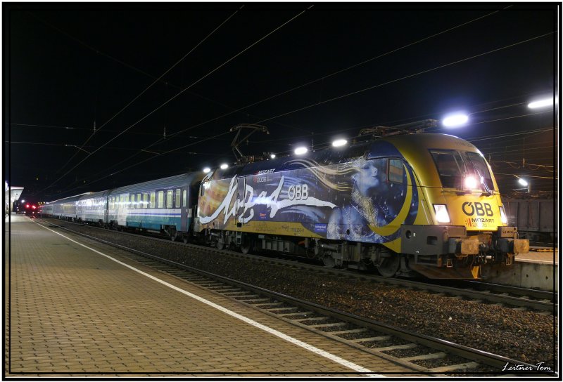 Mozart Taurus 1116 250 fhrt mit EN 235 Allegro Tosca von Wien nach Tarvis. Der Zug geht anschlieend weiter nach Rom.
Knittelfeld 2.2.2008