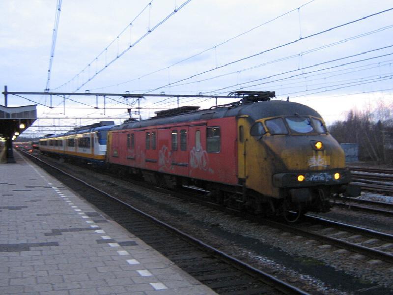 mP 3027 met SGMm 2984 als trein 82229 in Hengelo, 5 april 2006