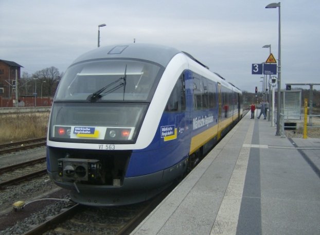 MR VT 653 am 08.12.2007 im Bahnhof Rathenow, Stdtebahn