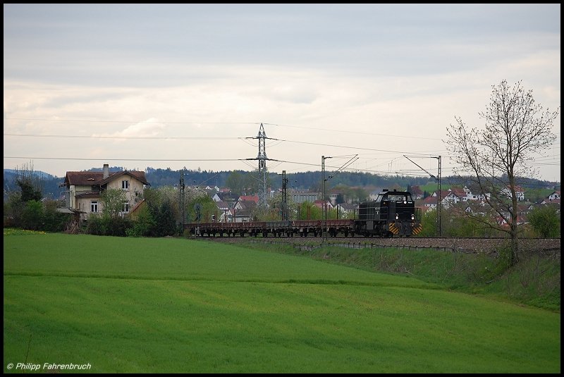 MRCE 100 1012 bringt zur Mittagszeit des 30.04.08 eine Sonderleistung in Form von zweiachsigen Flachwagen ber die KBS 786 in Richtung Crailsheim, aufgenommen bei Aalen-Hofen.