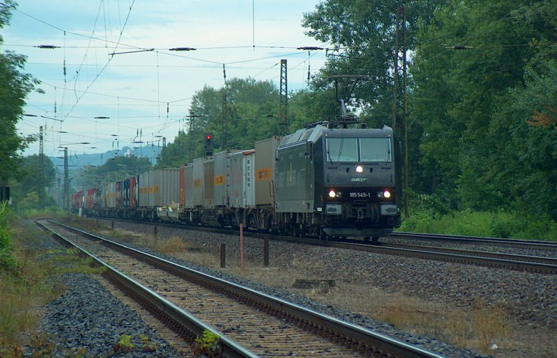 MRCE 185 545-1 mit einem gemischten Gterzug Richtung Grokorbetha, in Naumburg (Saale); 14.07.2009