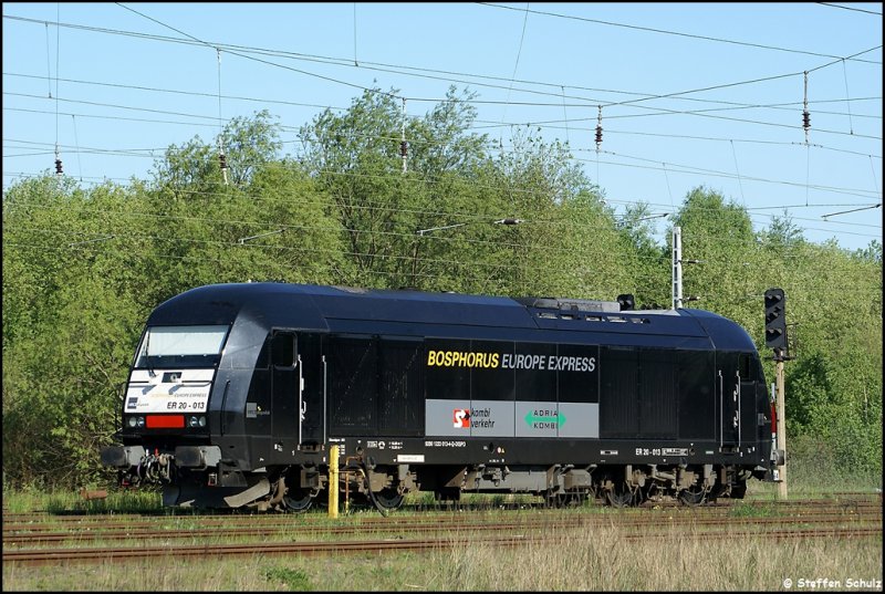 MRCE Dispolok ER20-013 stand am 01.05.09 im Rostocker Seehafen auf Hhe Hp Dierkow abgetsellt.