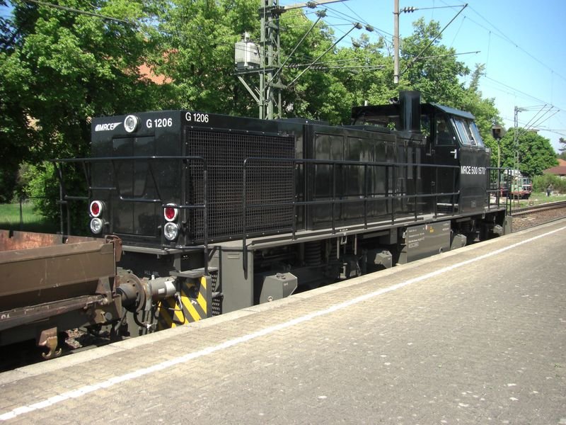 MRCE-Lok G1206 5001570 beim Rangieren mit einem Bauzug fr die neue S-Bahnstrecke nach Kirchheim/Teck im Bahnhof Wendlingen.(07.05.09) 
