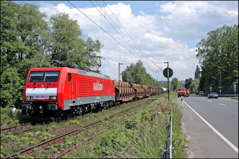 MRCE-Lok im RaiLioN-Lack: 189 098 (9180 6 189 098-7 D-DB) schleppt bei Oberwengern den FE 45754 von Hagen-Vorhalle nach Kijfhoek. (24.05.2008)
