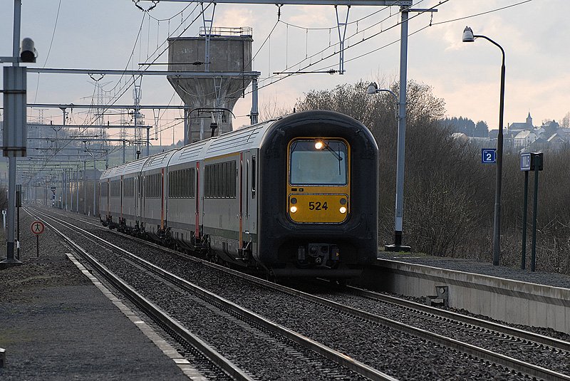 MS 524 durchfhrt dn Haltepunkt Stockem (B). 12.04.2008