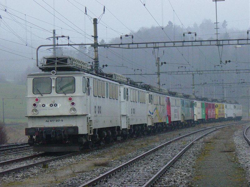 MThB 10 Ae 477 abgestellt in Etzwilen am 15.12.02