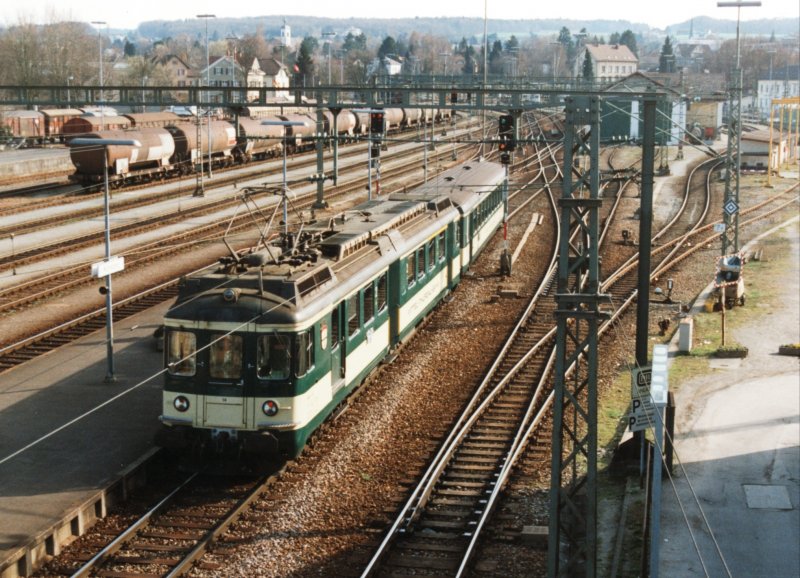 MThB ABDe 4_4 14 bei der Einfahrt in den Bahnhof Konstanz SBB am 30.3.1992.