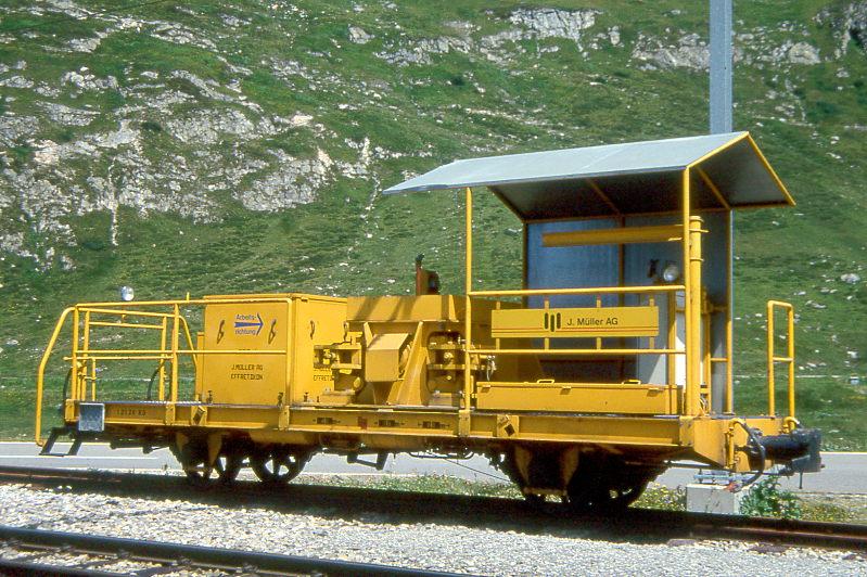 MLLER AG - SWF 1 am 07.08.1992 in OBERALPPASS-CALMOT - meterspuriger SEILWINDEN- und KUPPLUNGSWAGEN  RhB/Brnig - Baujahr ? - Gewicht 12,12t aufgerstet - LP 7,49m - zulssige Geschwindigkeit km/h 60 - Lebenslauf: ex ? 
