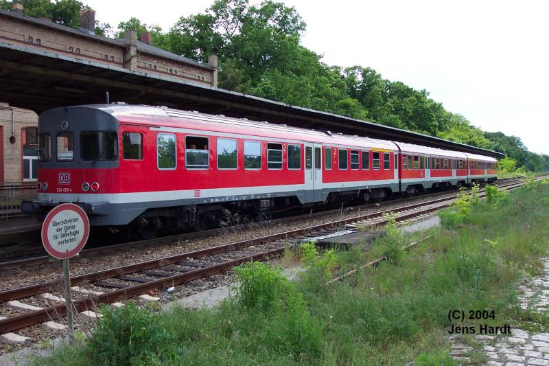 M�ncheberg / Mark - BR 624 als RB nach Berlin Lichtenberg (kommend aus Kostrzyn)
Weiter rechts ist das Abfahrtsgleis der Buckower Kleinbahn, die, im Gegensatz zu  regul�ren  Strecke, elektrifiziert ist.