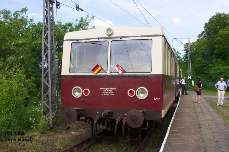 Mncheberg - Alter Triebwagen (479/879-603?) der DDR, wird jetzt auf der Buckower Kleinbahn (Buckow - Mncheberg) als Museumszug eingesetzt und ist im Eisenbahnmuseum Buckow beheimatet.
