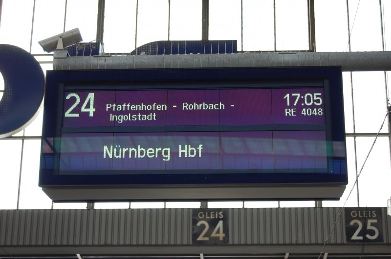 Mnchen Hbf, Gleis 24 am 14.04.07: Mnchen-Nrnberg-Express