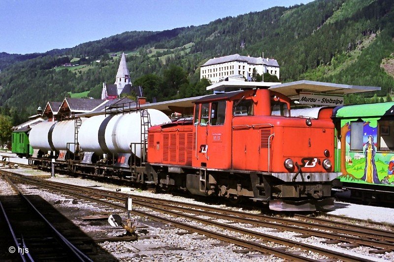 MURTALBAHN. VL 13 mit Gterzug im Bahnhof Murau-Stolzalpe (5. September 2006)