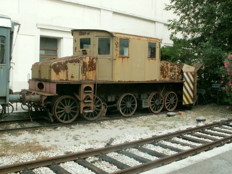 Museo Ferroviario Campo Marzio.Sehr ldierter FS Schneepflug (Carro spartineve)Vnx 806.201 (ex.E 550.115 ehem.Drehstromlok 1915).Triest 04.06.08