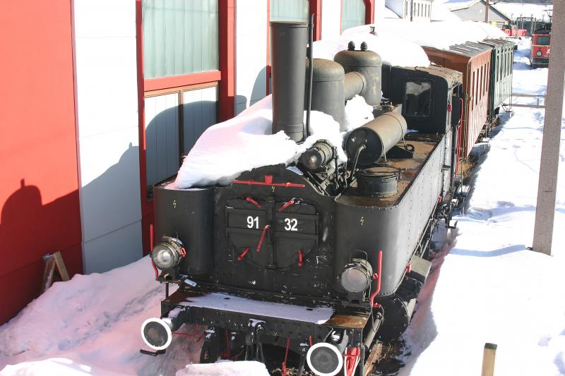 Museumlok 91.32 abgestellt im Bahnhof M�rzzuschlag. (5.2.2006)