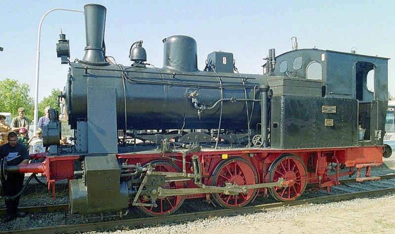 Museums T3 in Sch�nberg, beim ankuppeln um den Zug wieder nach Sch�nberg - Strand zu bringen.

Sommer 2000