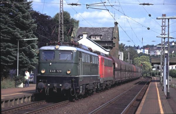 Museumslok E 40 128 im Planeinsatz auf der Ruhr-Sieg-Strecke (2004)